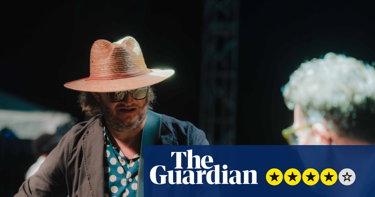 Bon Dylan review – Justin Vernon’s Bob Dylan covers set brings magic to Wisconsin