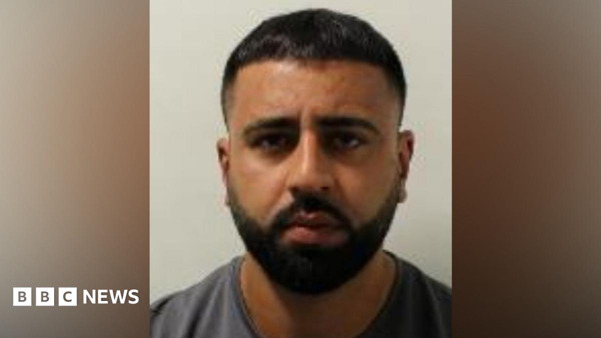 Sex offender bailed to flat overlooking playground