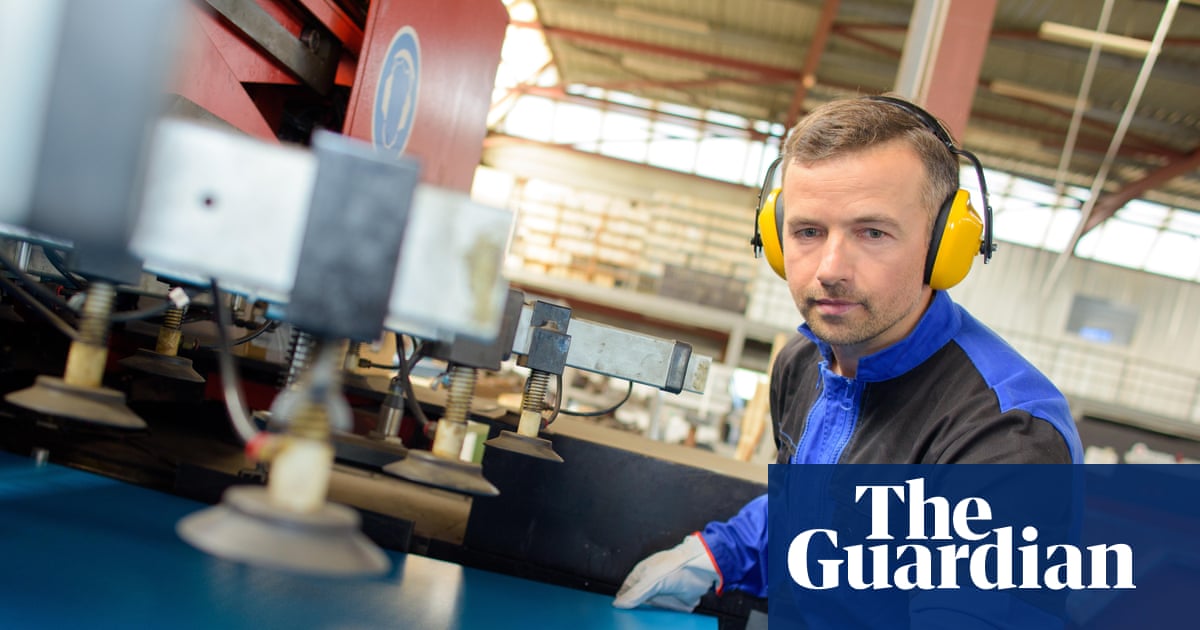 UK pay growth slows as job vacancies hit five-year low