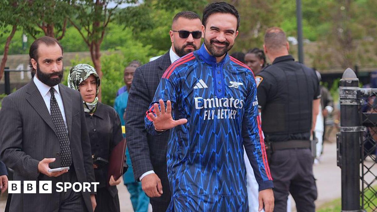New York mayor wears Arsenal kurta during Eid prayers