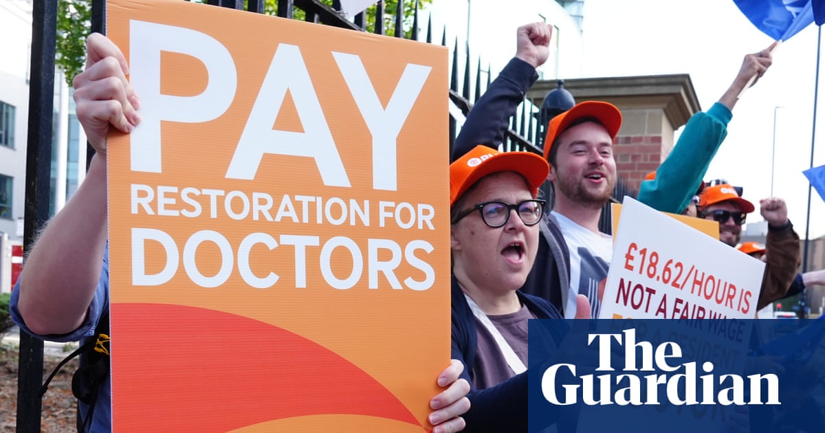 Resident doctors in England call off strike action after new government offer