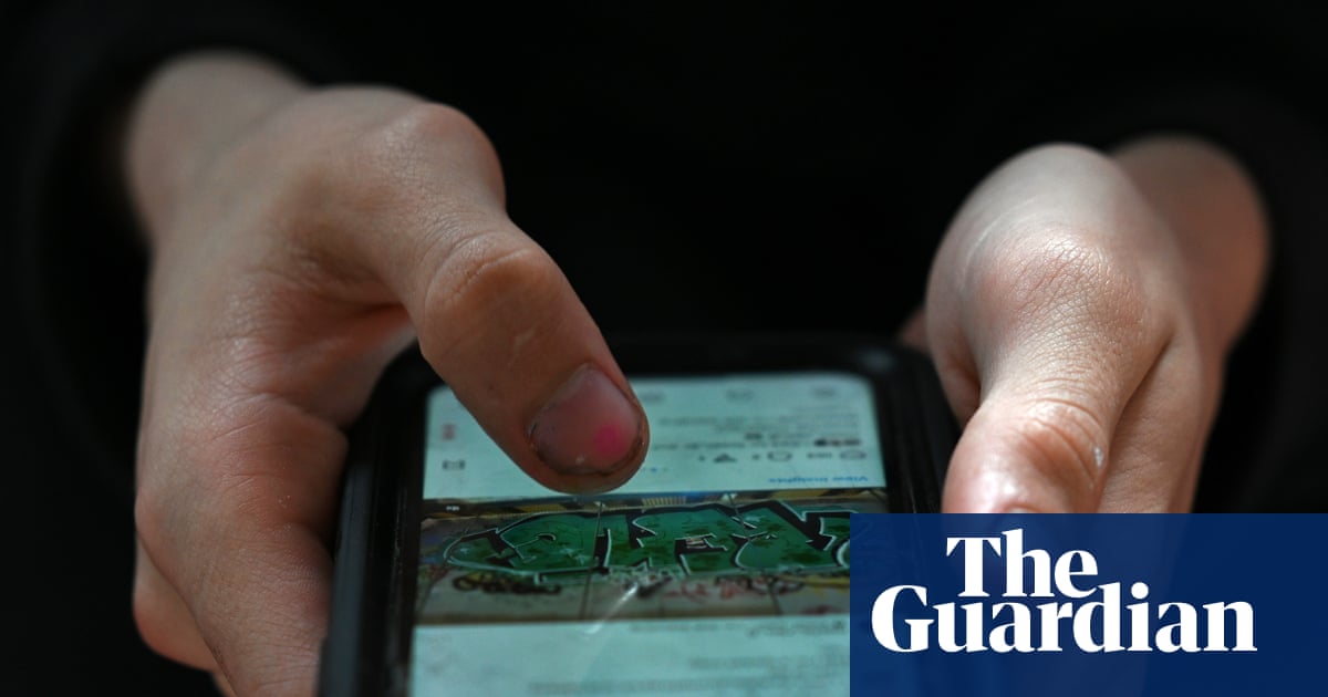 Labour set to announce crackdown on social media for children within weeks